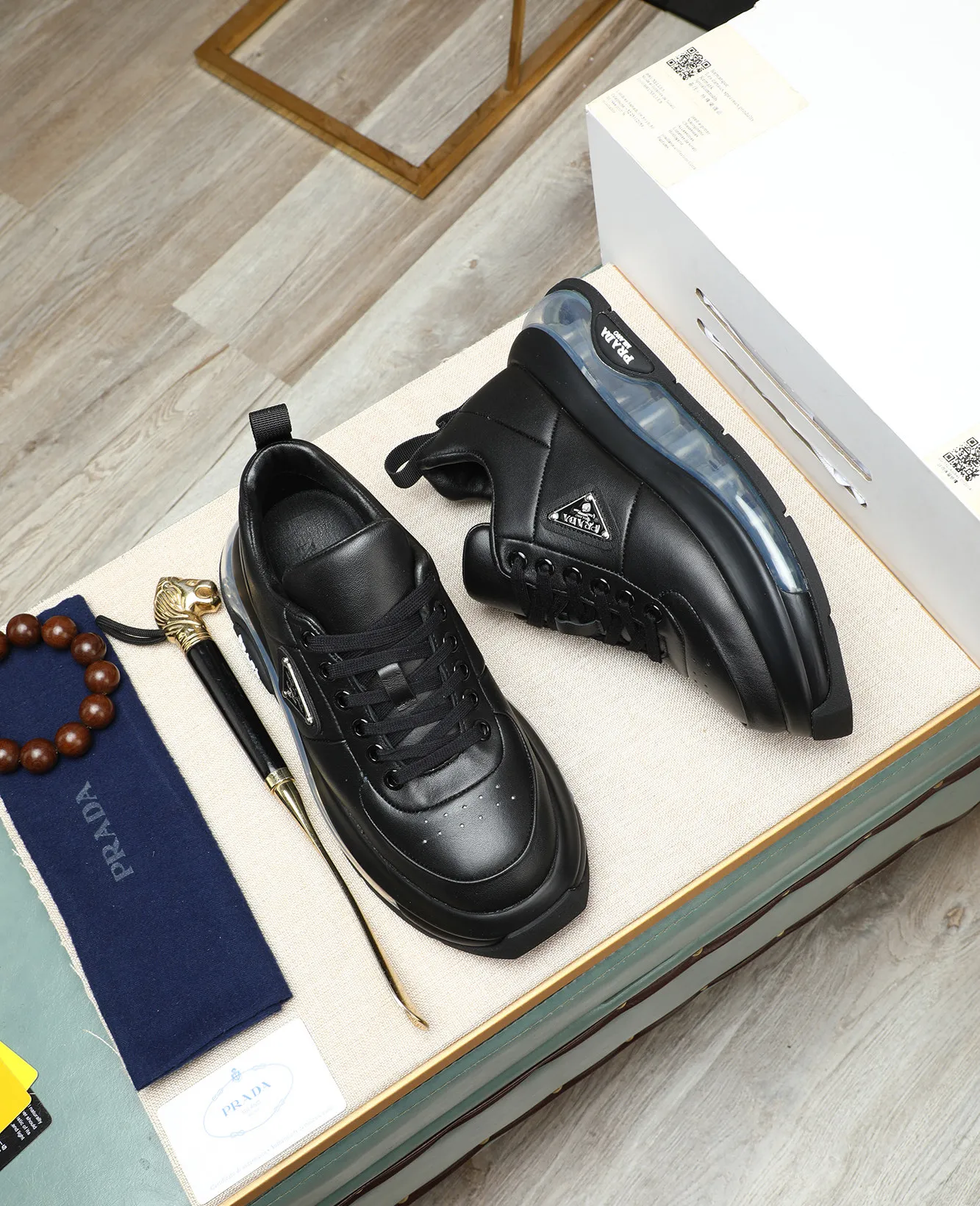 Men's shoes 💰640 high version official website popular models are on the market, 🆘 The trendy brand (Prada) mainly promotes popular models, avant-garde and versatile fashion men's shoes private version mold opening, cowhide surface splicing 1:1 replica... fashionable and simple, original imported cowhide lining cowhide feet; the atmosphere and personality are more fashionable, eye-catching and pursuing class. It will subvert the old ideas and be a must-have for fashion trendsetters with you! Must keep it for yourself! Tall and comfortable, large and low, high-end quality workmanship. Code number: 39-44 (38 45 46 customized)